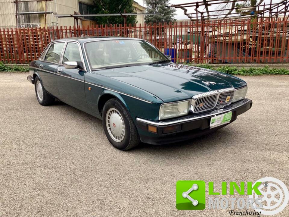 Image 3/9 of Jaguar XJ 40 4.0 (1993)