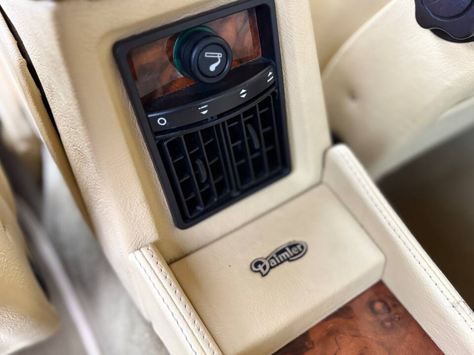 Immagine 18/31 di Jaguar XJ 40 (XJ-R) (1989)