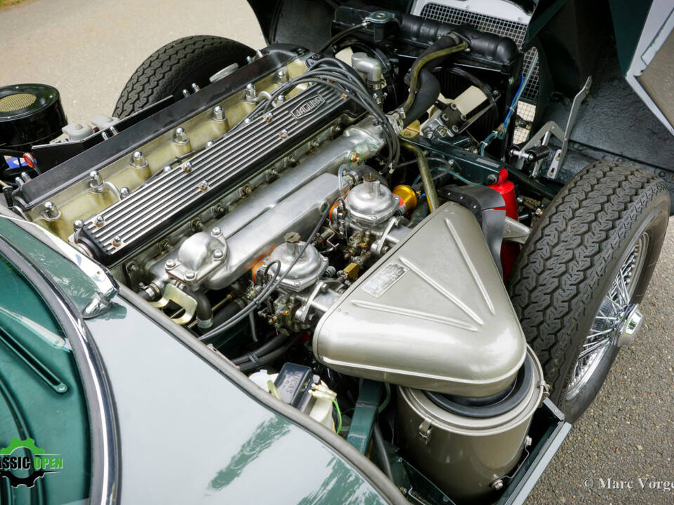 Afbeelding 18/61 van Jaguar E-Type (2+2) (1969)