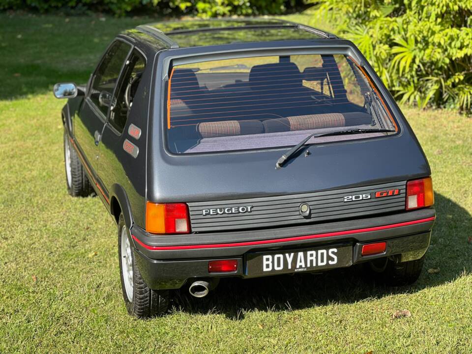 Bild 19/39 von Peugeot 205 GTi 1.6 (1986)