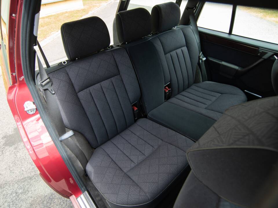 Bild 14/28 von Mercedes-Benz E 320 T (1993)