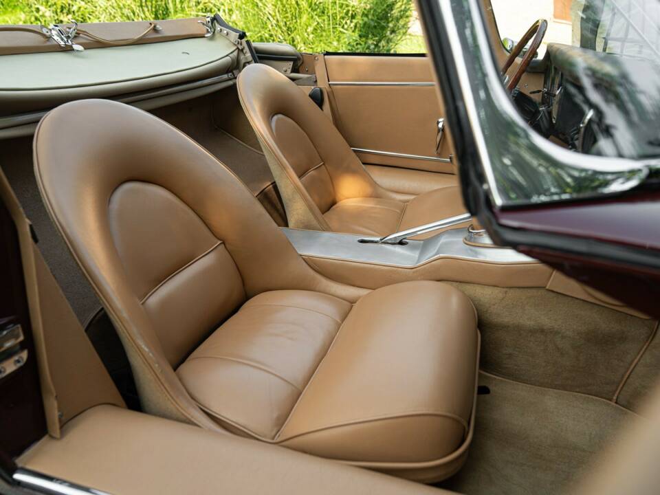 Image 43/50 de Jaguar E-Type 3.8 (1964)