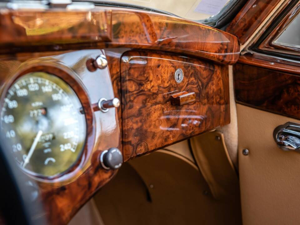 Image 25/41 of Jaguar XK 140 DHC (1955)