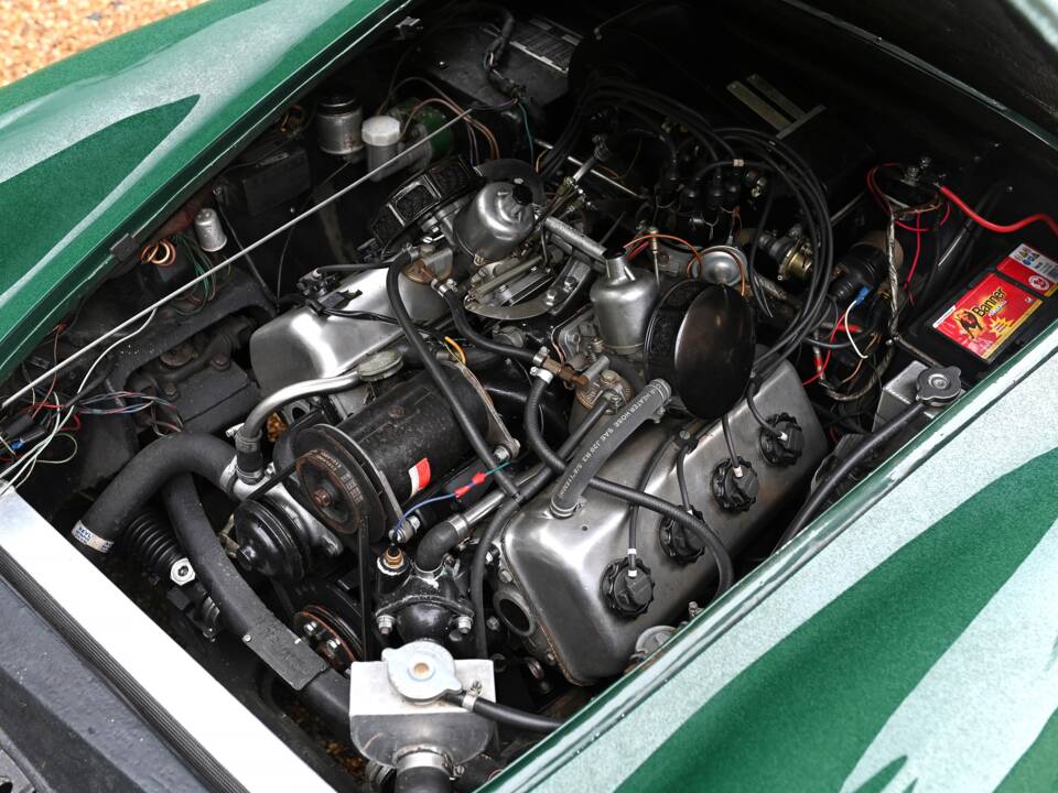 Image 14/20 of Daimler SP 250 (1962)