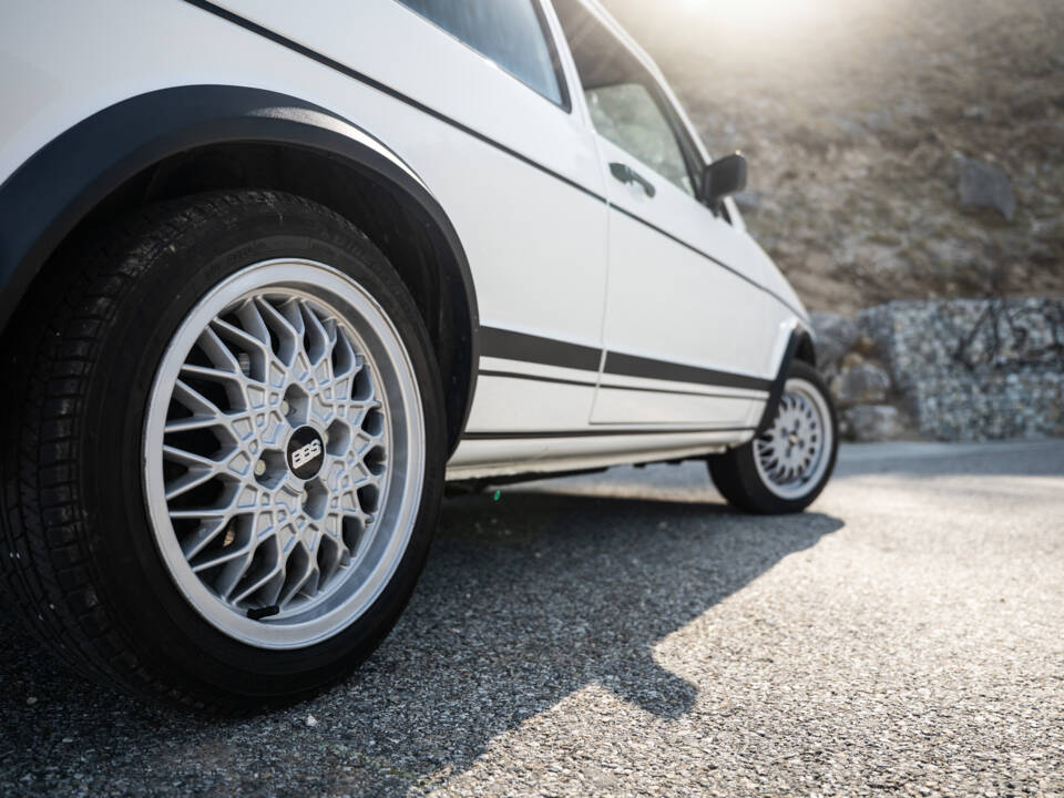 Afbeelding 17/58 van Volkswagen Golf I GTI 1.6 (1982)