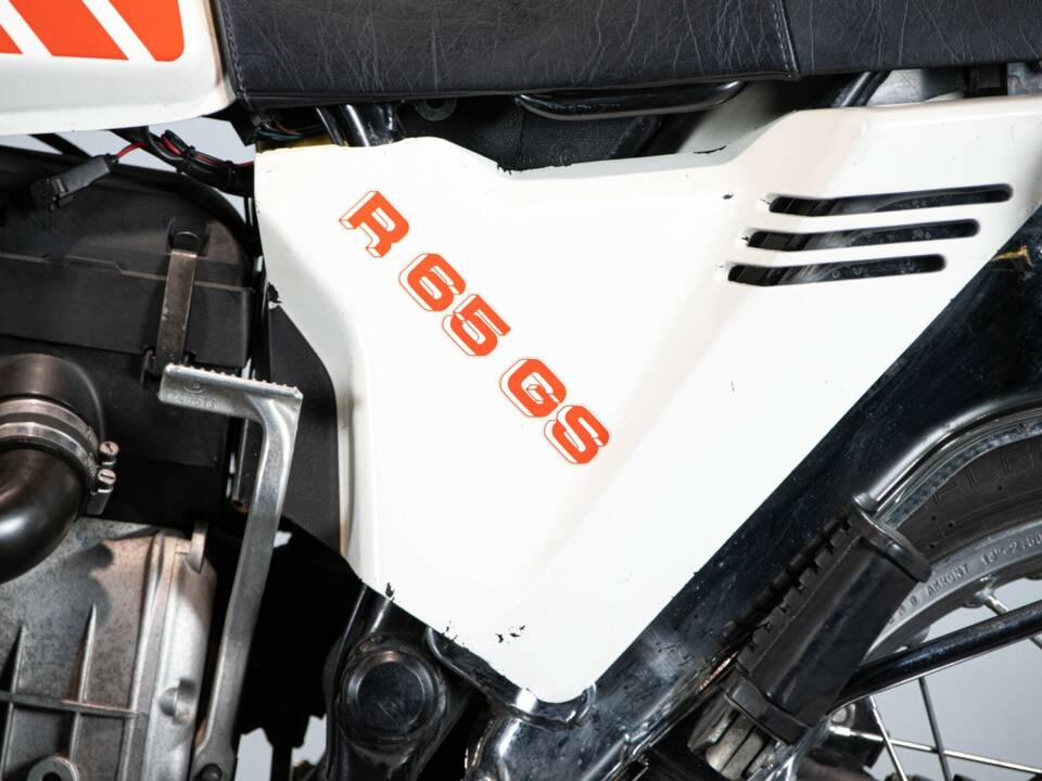 Image 25/50 of BMW R 65 GS (1989)