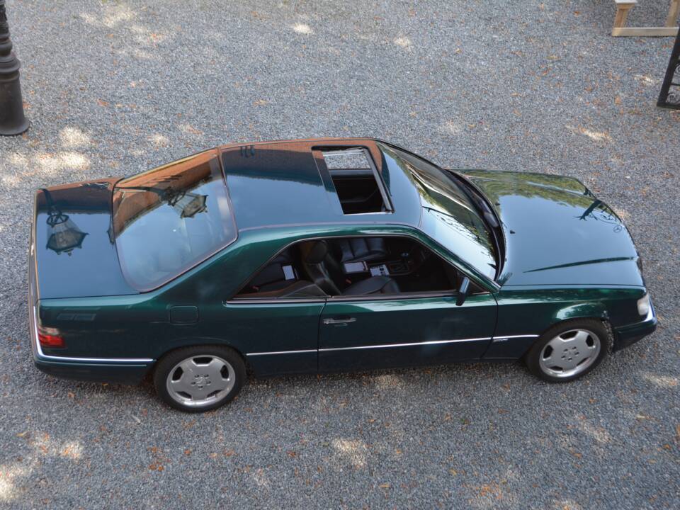 Immagine 7/15 di Mercedes-Benz E 220 (1996)