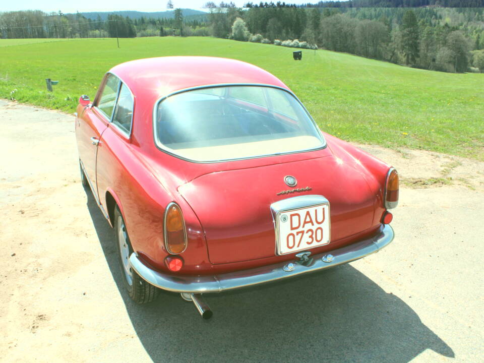 Image 2/23 of Alfa Romeo Giulietta Sprint 1300 (1964)