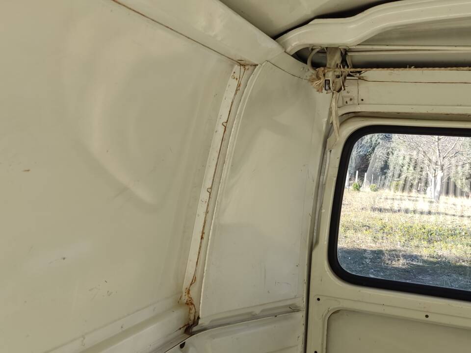 Bild 39/98 von Volkswagen T2b Kastenwagen (1979)