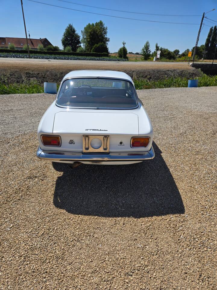Image 6/84 of Alfa Romeo Giulia GT 1300 Junior (1968)