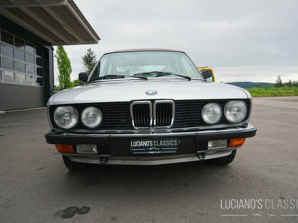 Image 13/59 of BMW 528i (1982)
