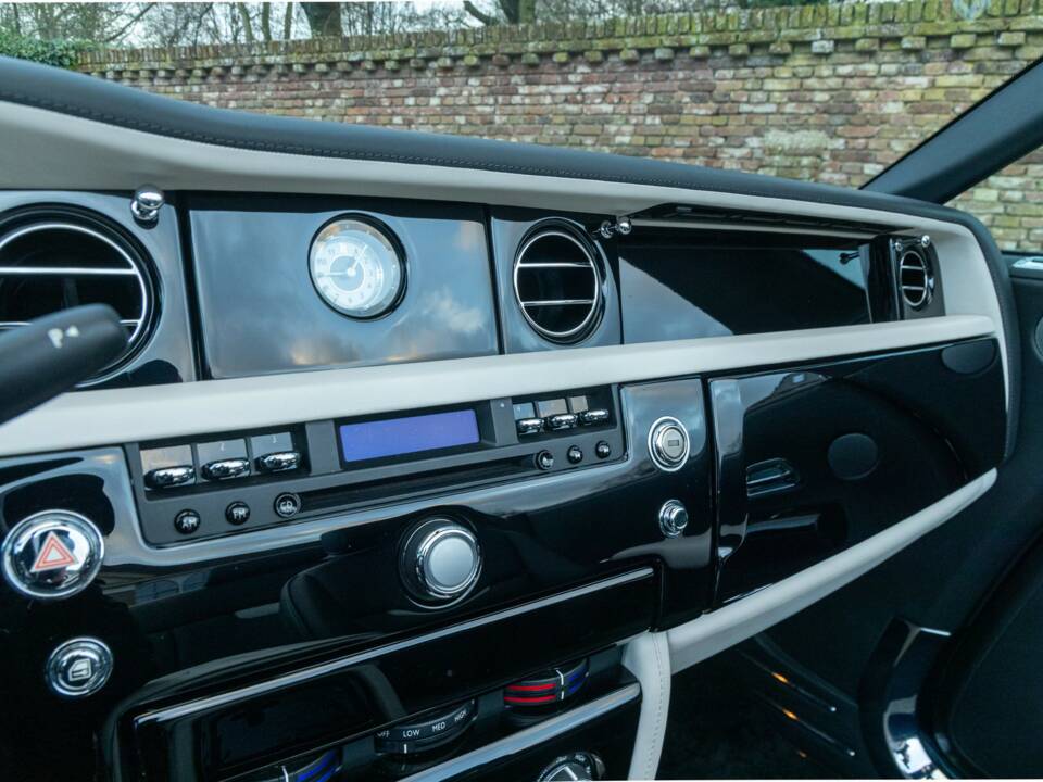 Bild 24/50 von Rolls-Royce Phantom DHC (2009)