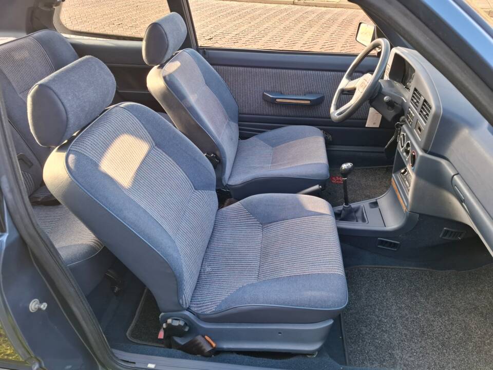 Image 25/27 de Peugeot 309 (1990)