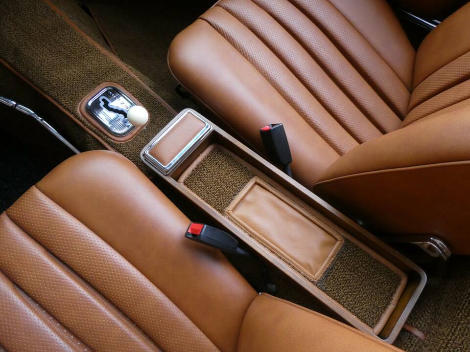 Image 19/27 of Mercedes-Benz 280 SL (1968)