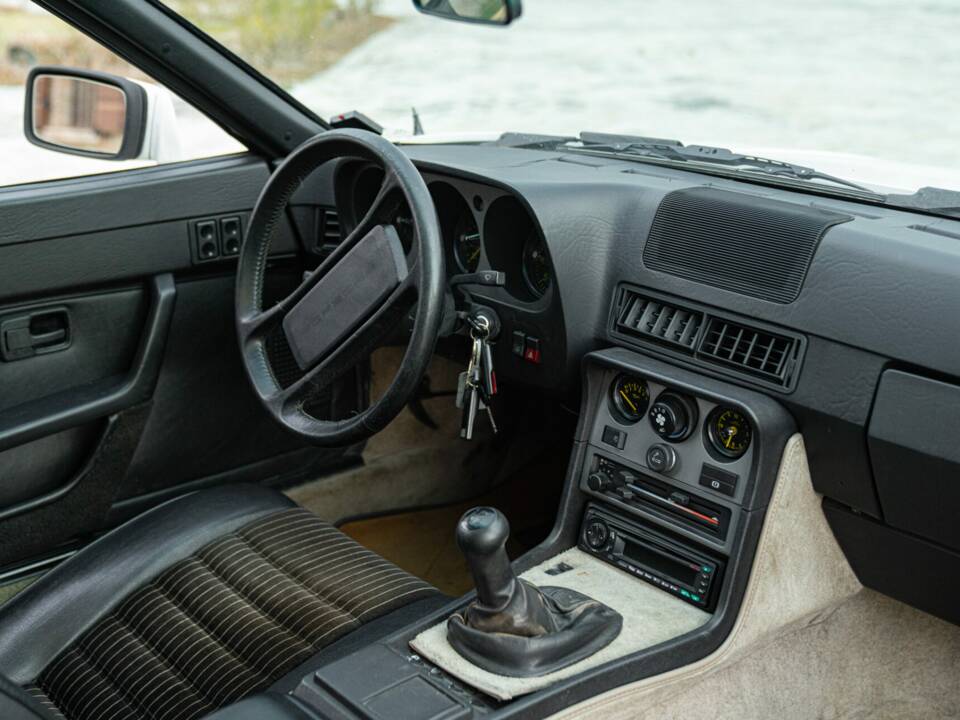 Bild 26/50 von Porsche 944 (1985)