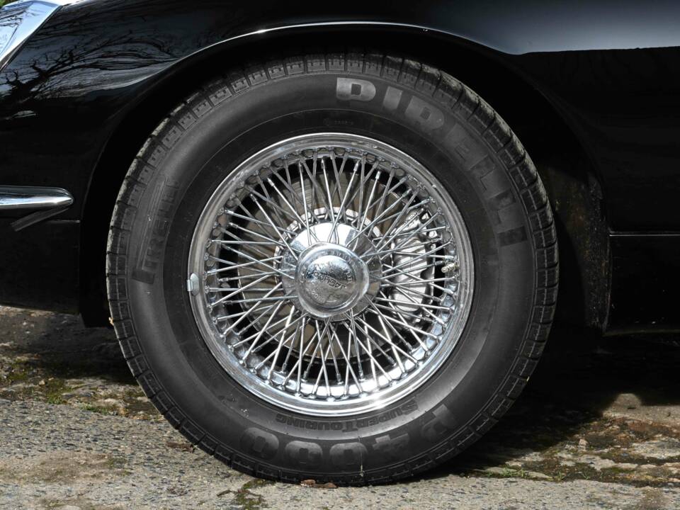 Image 12/50 de Jaguar Type E V12 (1974)