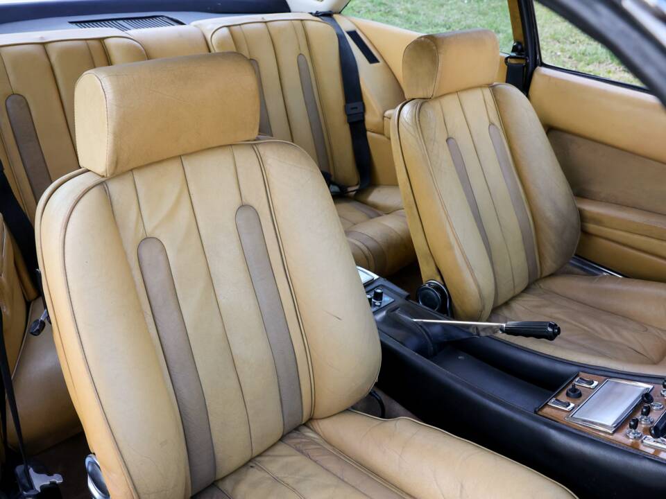 Image 21/32 of Ferrari 400 GT (1977)