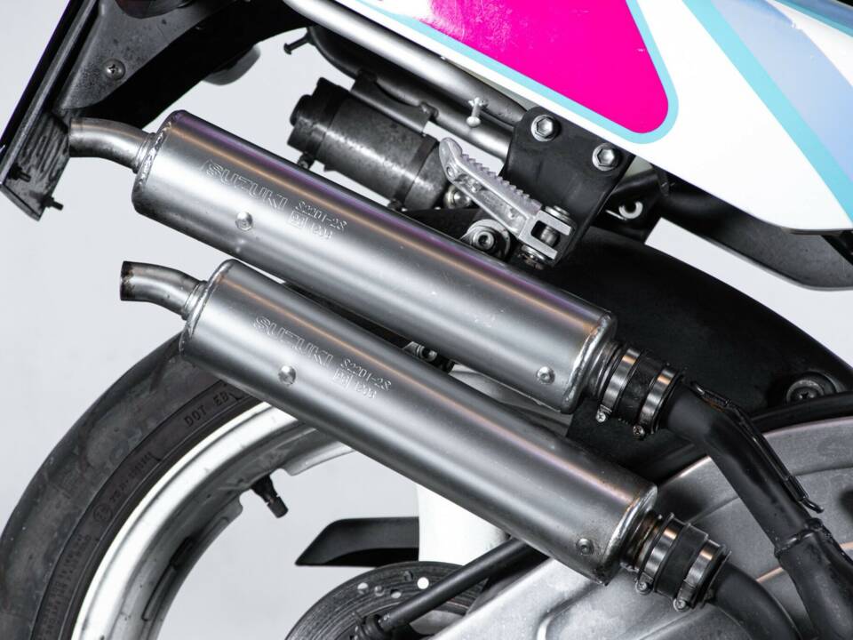 Image 40/50 of Suzuki RGV 250 Gamma (1992)