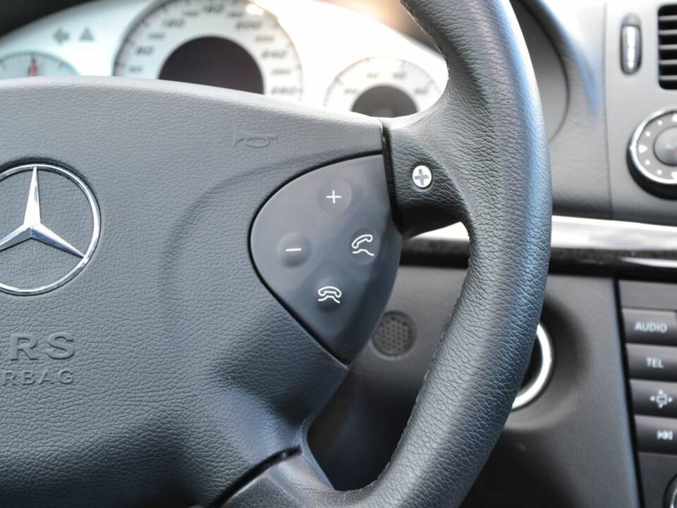 Imagen 33/100 de Mercedes-Benz E 55 AMG (2003)