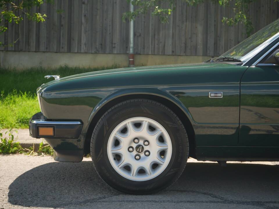 Image 16/33 of Jaguar Sovereign 3.6 (1988)