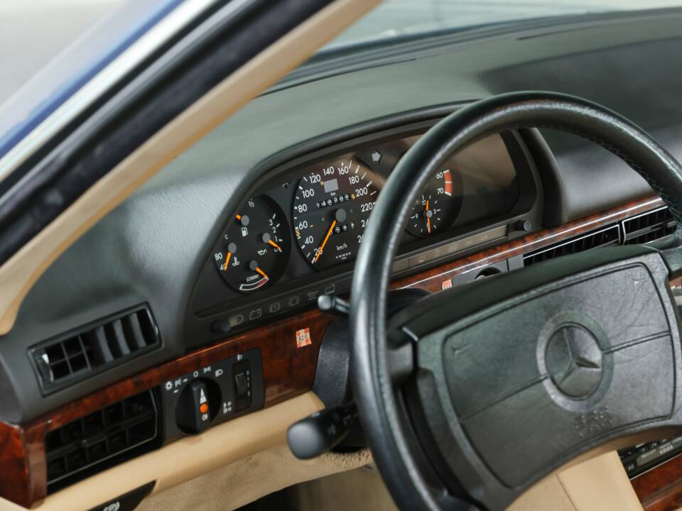 Image 11/39 of Mercedes-Benz 560 SEC (1990)