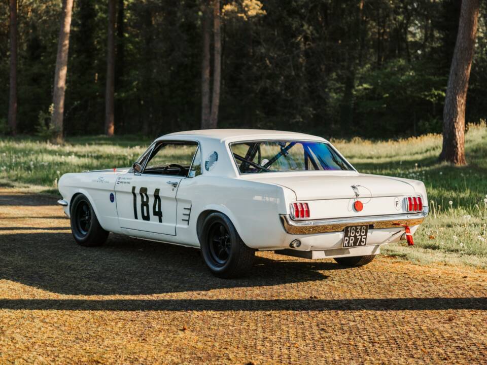 Image 6/19 of Ford Mustang Notchback (1965)