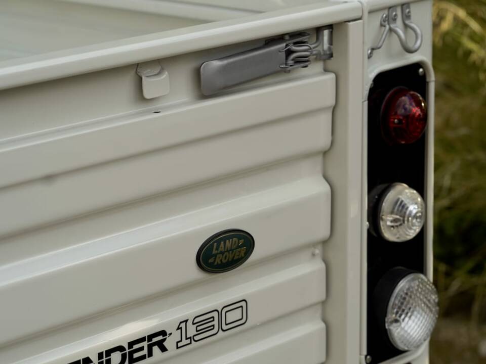 Image 32/32 of Land Rover Defender 130 Td5 Crew Cab (1999)