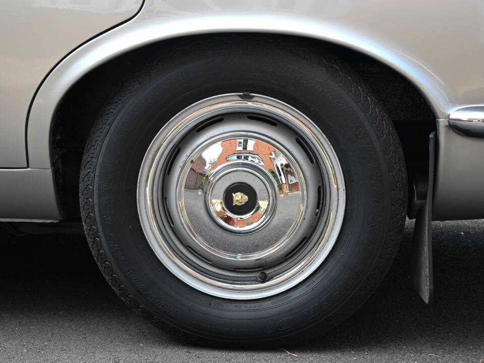 Image 7/50 of Jaguar XJ 6 4.2 (1971)