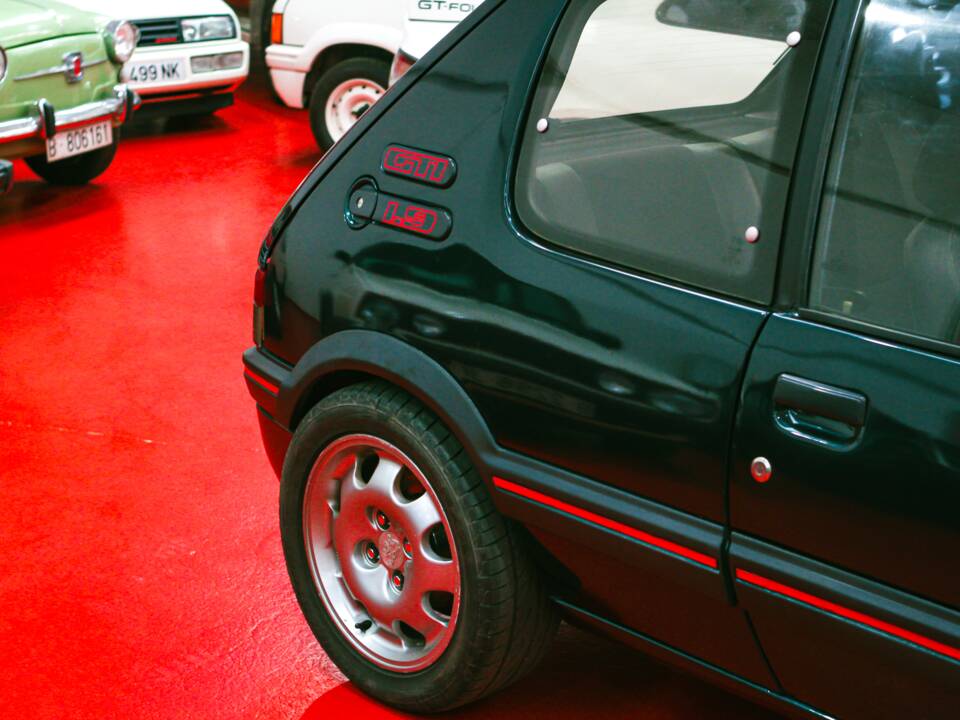 Image 7/33 of Peugeot 205 GTi 1.9 (1993)