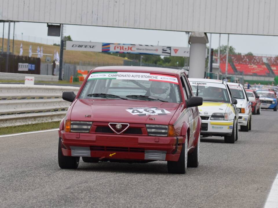 Image 6/11 of Alfa Romeo 75 3.0 V6 America (1990)