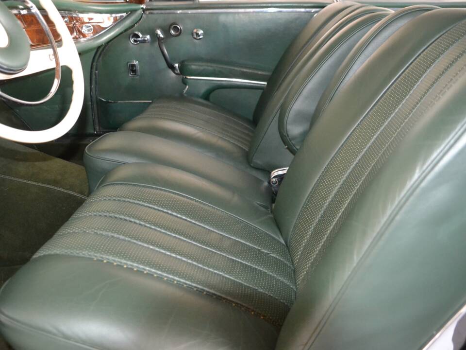 Image 10/18 of Mercedes-Benz 250 SE (1967)