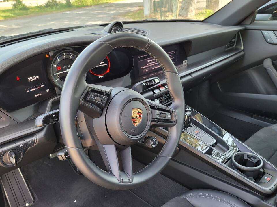 Image 10/13 de Porsche 911 Carrera GTS (2022)