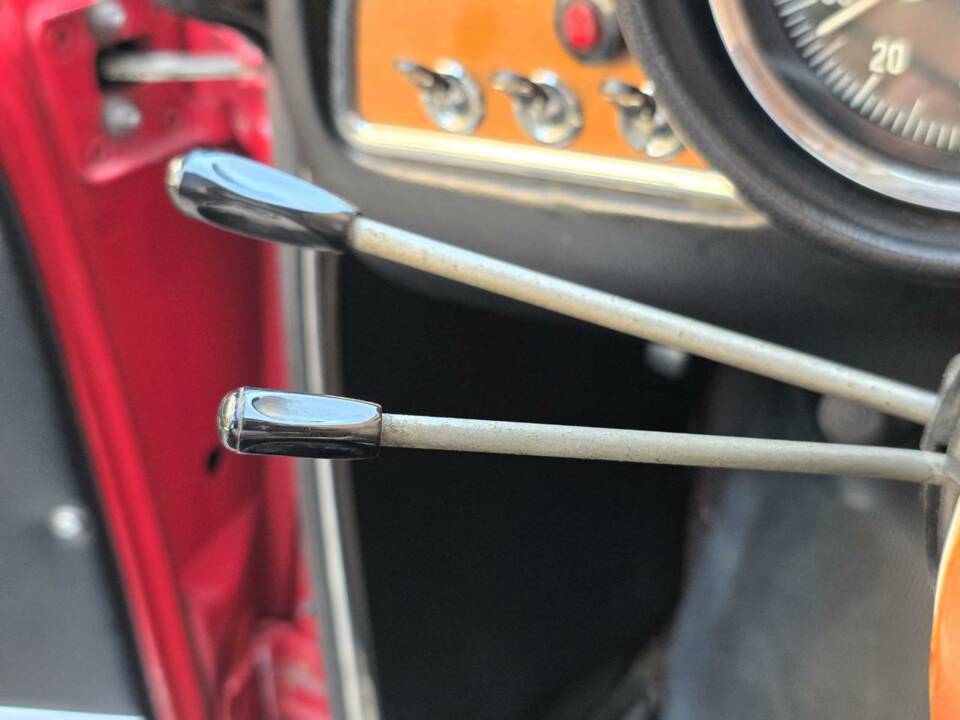 Image 35/45 of Alfa Romeo Giulia GT 1300 Junior (1973)