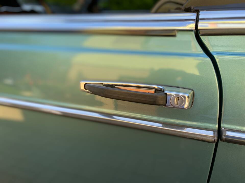 Image 35/66 of Mercedes-Benz 230 CE (1981)
