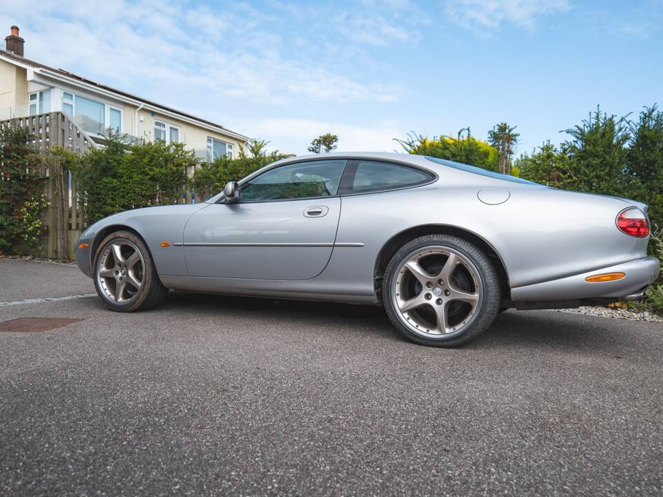 Imagen 12/50 de Jaguar XK8 4.0 (2000)
