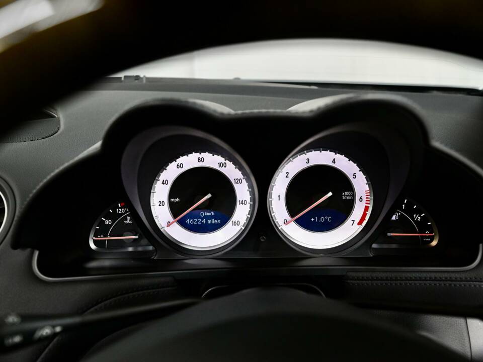 Imagen 38/50 de Mercedes-Benz SL 500 (2008)