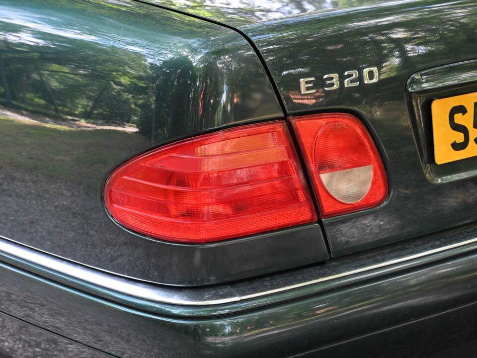 Image 48/50 of Mercedes-Benz E 320 (1998)