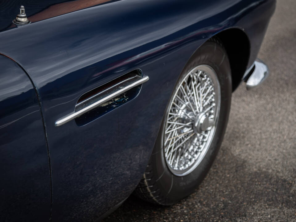 Image 14/72 de Aston Martin DB 4 (1962)