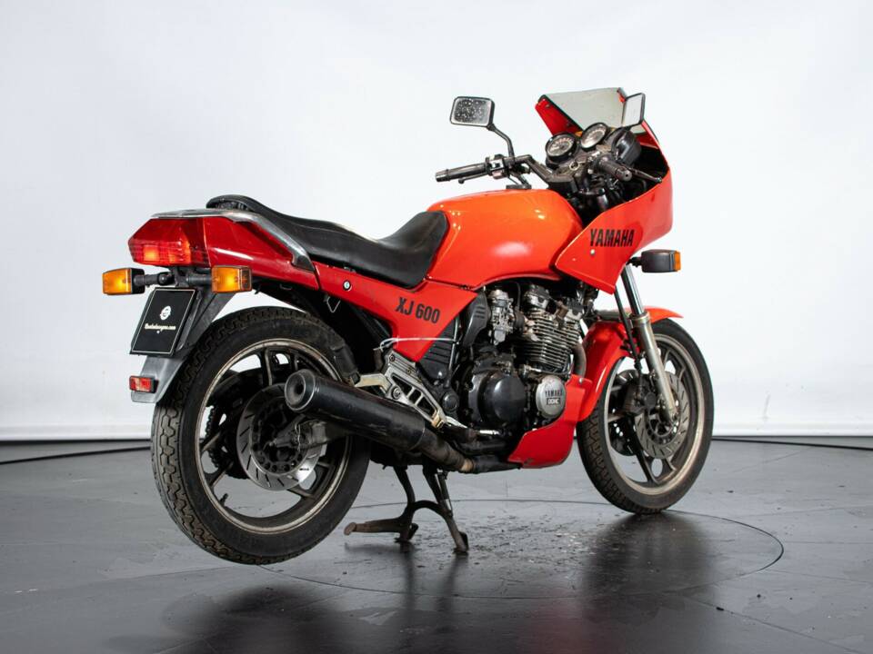 Image 6/50 of Yamaha XJ 600 (1984)