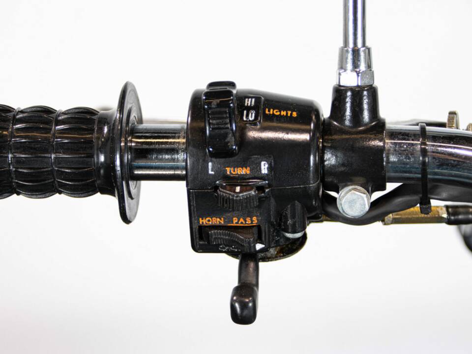 Image 27/50 of Kawasaki DUMMY (1976)