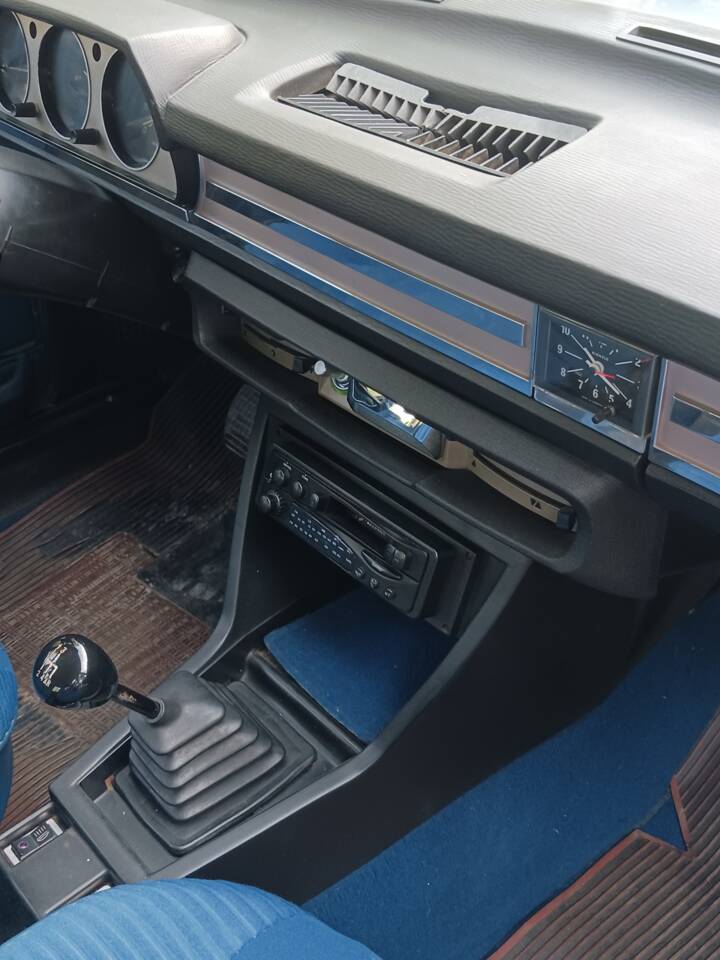Bild 26/52 von Peugeot 504 (1979)