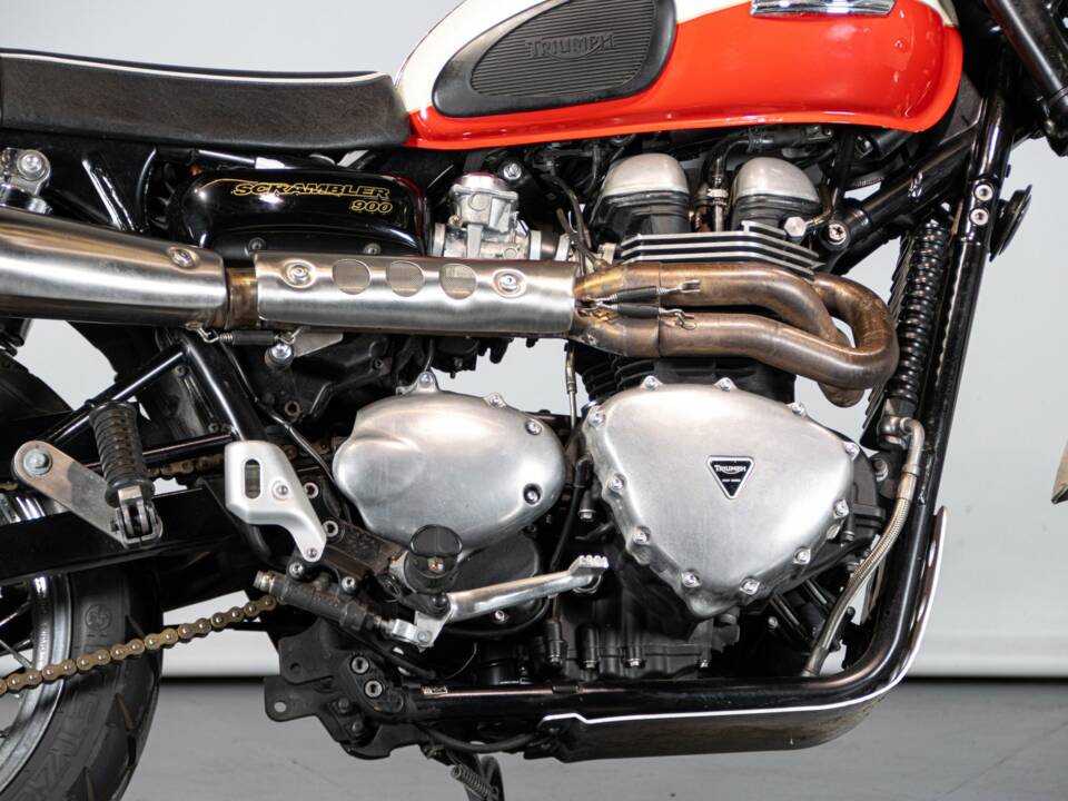 Image 36/50 of Triumph DUMMY (2014)
