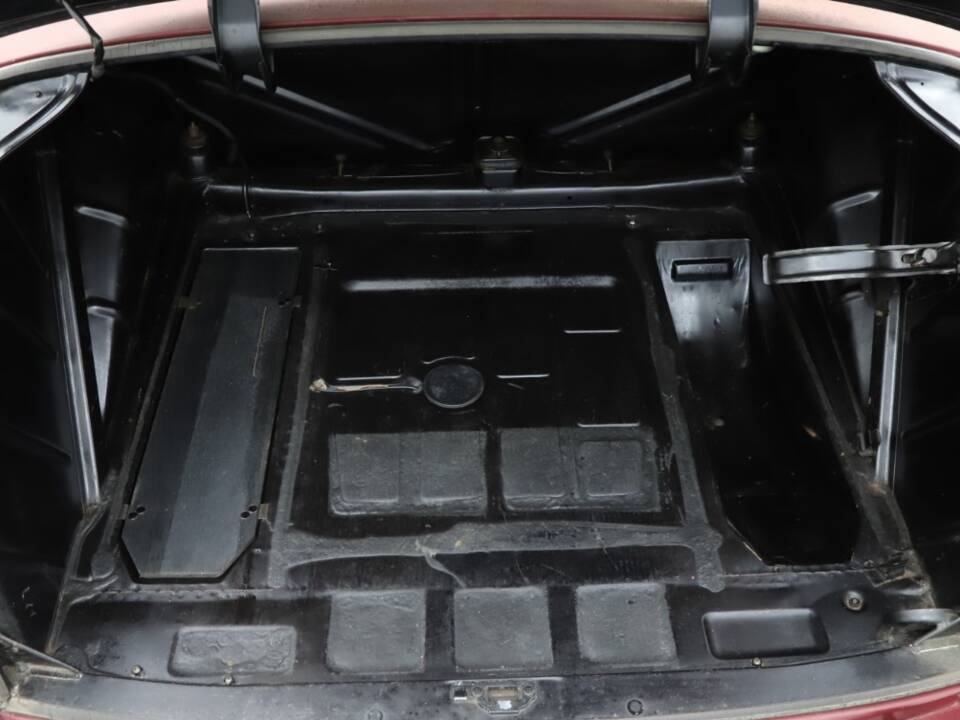 Immagine 29/34 di Mercedes-Benz 220 S (1957)