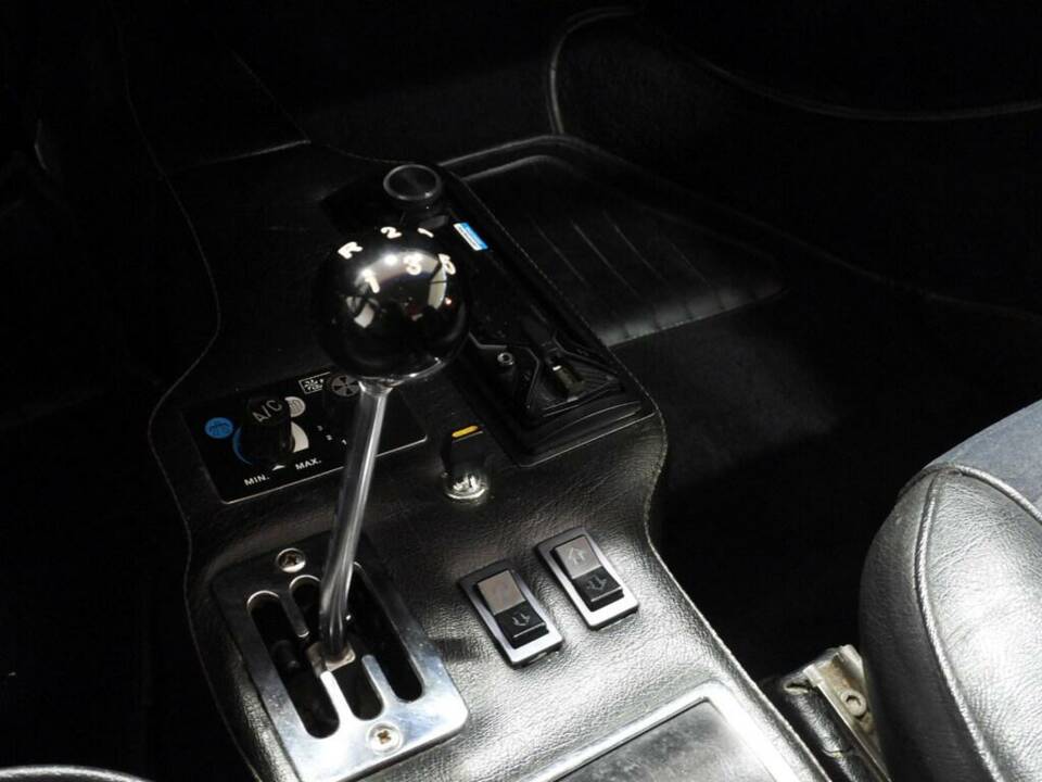Bild 8/15 von Ferrari 308 GT4 (1979)