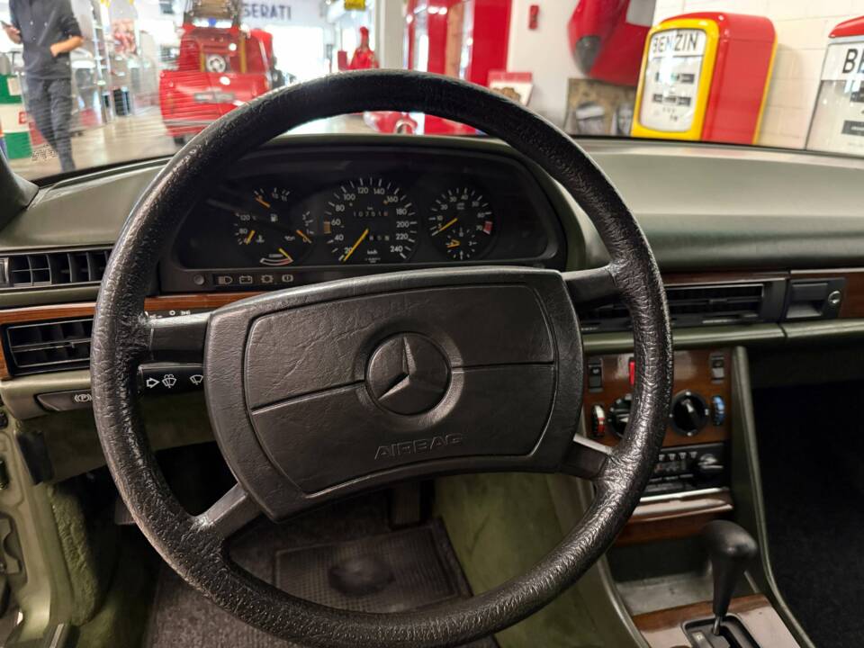 Image 9/19 of Mercedes-Benz 280 SEL (1983)