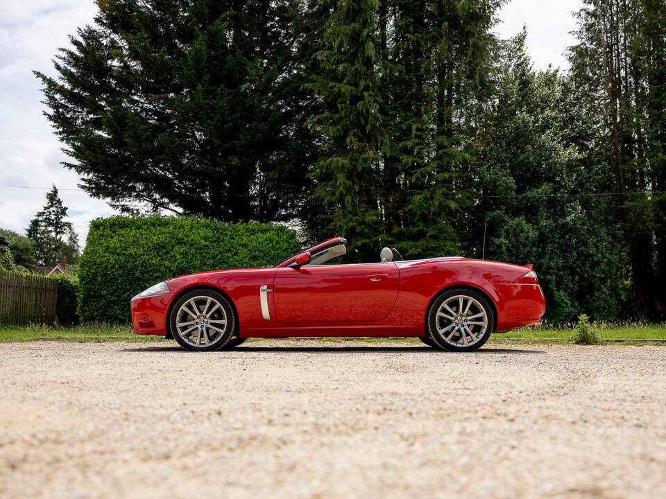 Image 34/50 of Jaguar XKR (2007)
