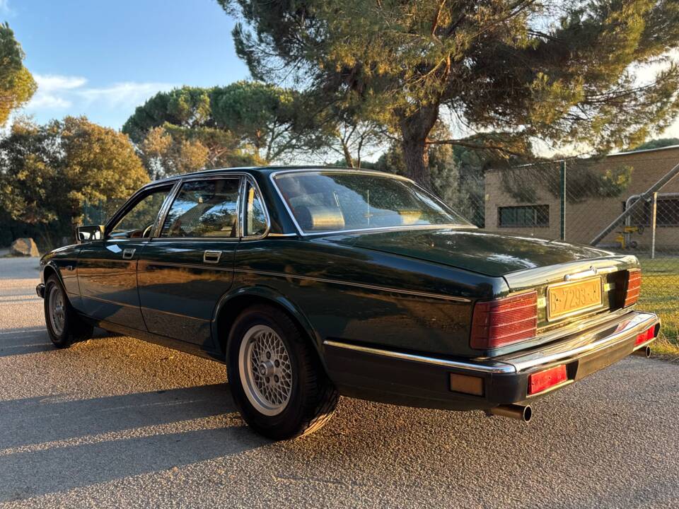 Image 6/40 of Jaguar Sovereign 3.6 (1989)
