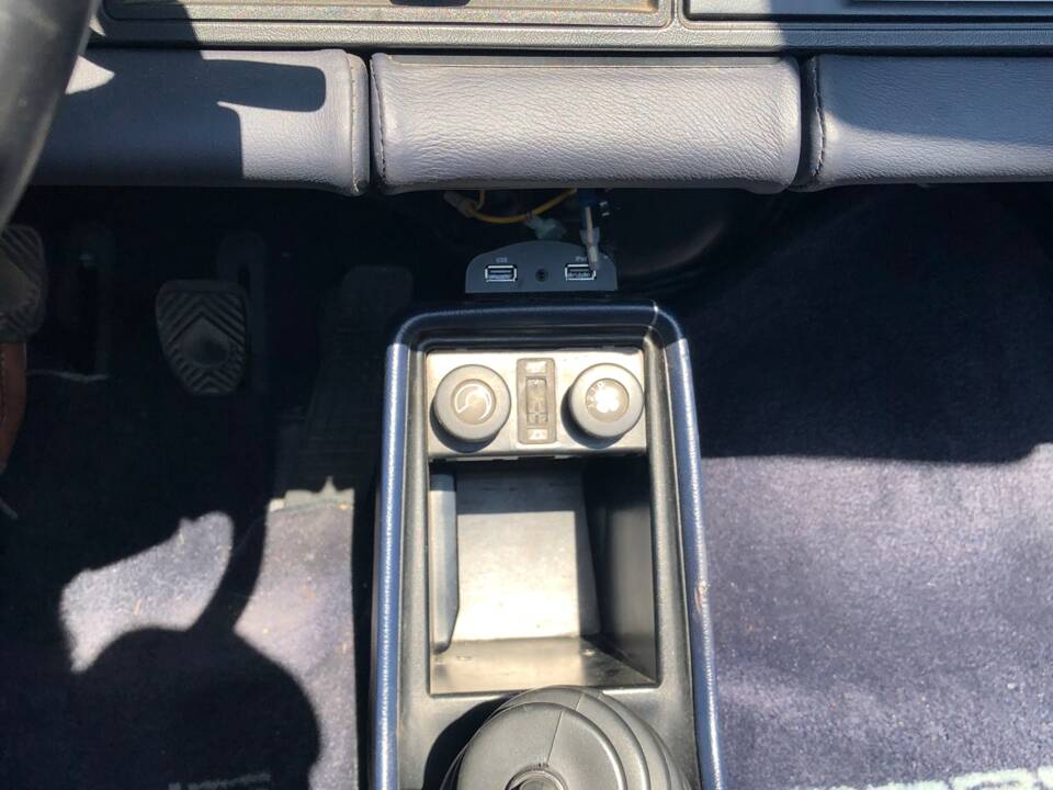 Image 23/50 of Porsche 911 Carrera 3.2 (1984)