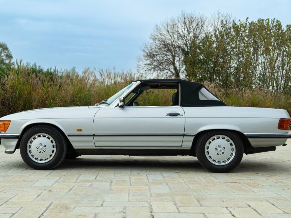 Image 12/50 of Mercedes-Benz 300 SL (1988)