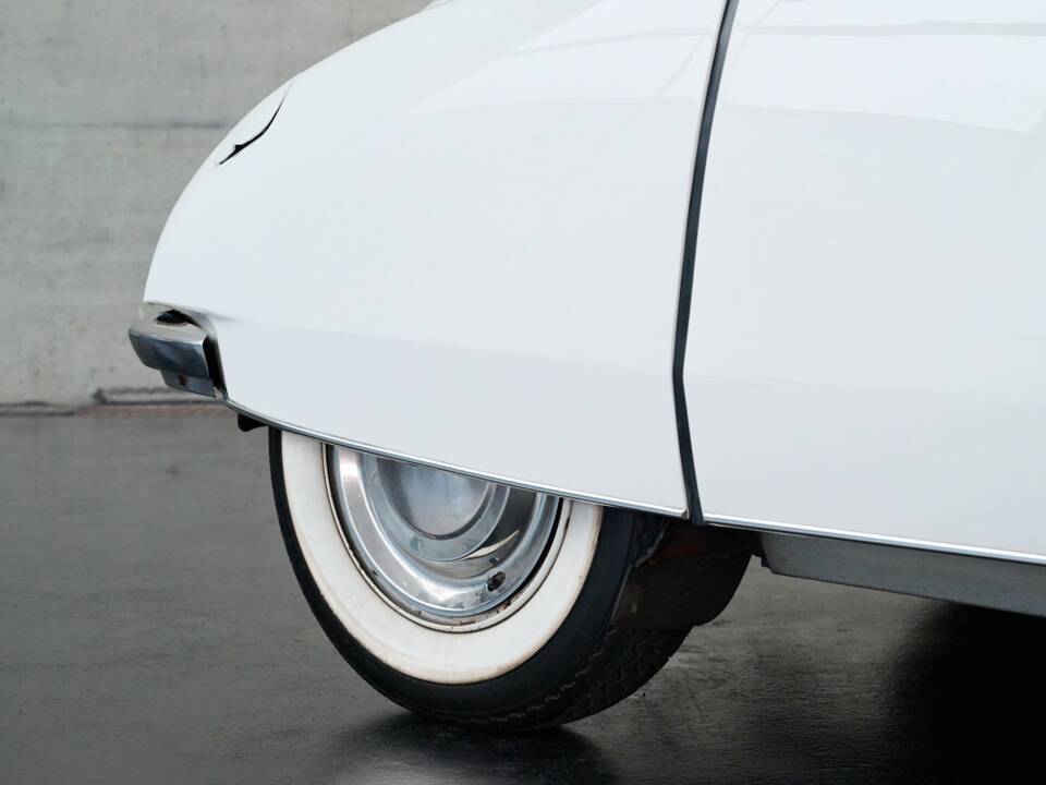 Bild 38/50 von Citroën DS 21 Pallas (1966)